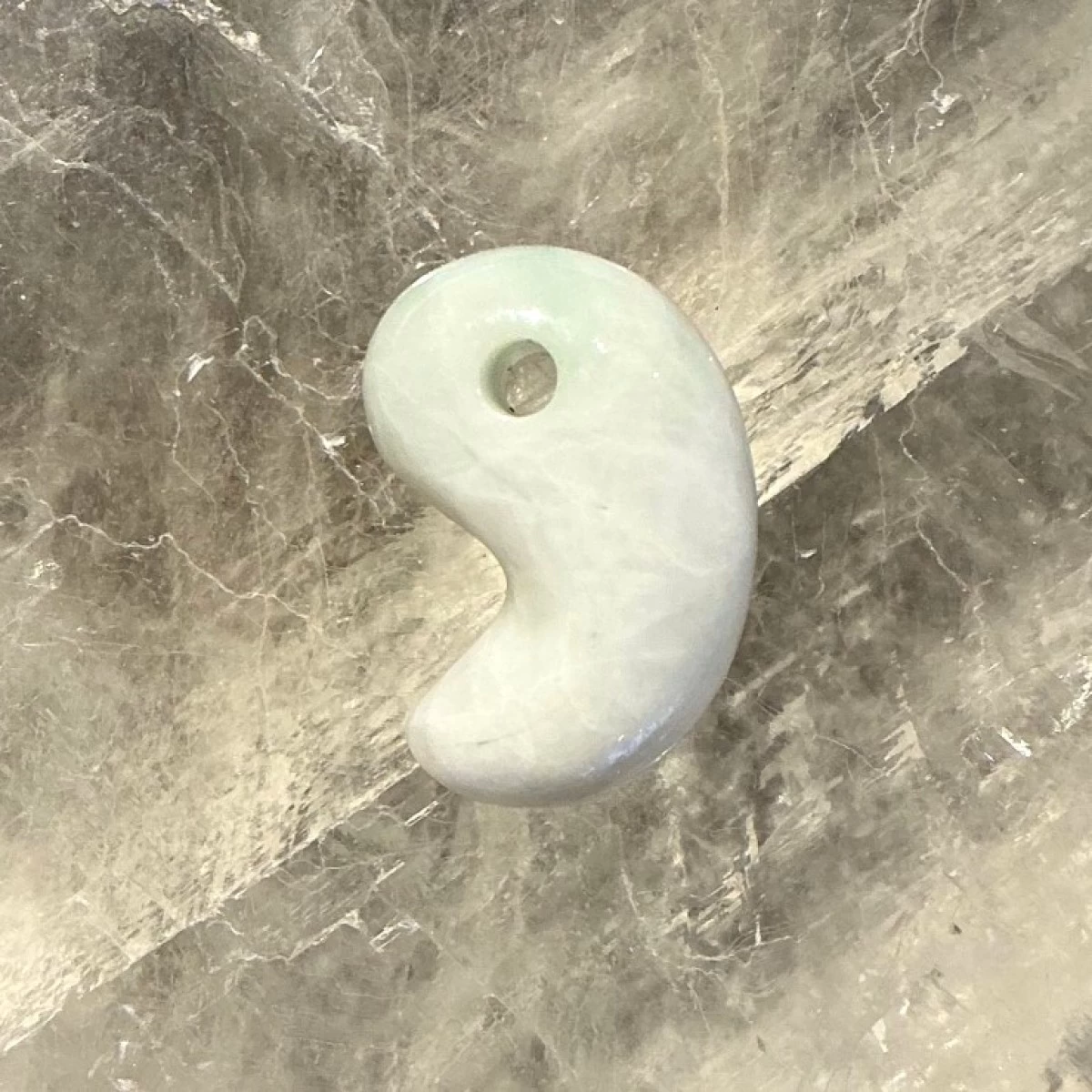 糸魚川翡翠勾玉(25mm)-R523-3