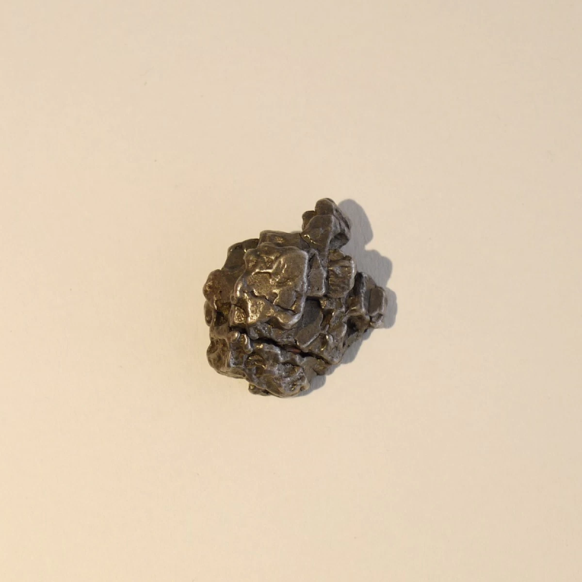 シホテアリニ隕石 ヘンプホルダー付き(ブラック)