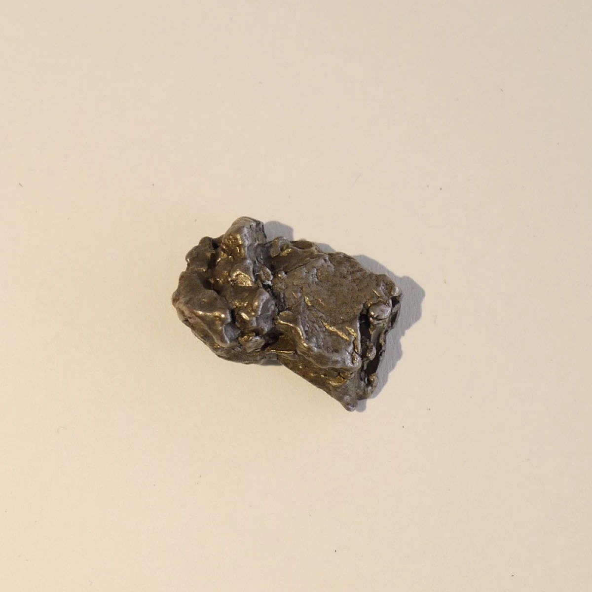 シホテアリニ隕石 ヘンプホルダー付き(ナチュラル)